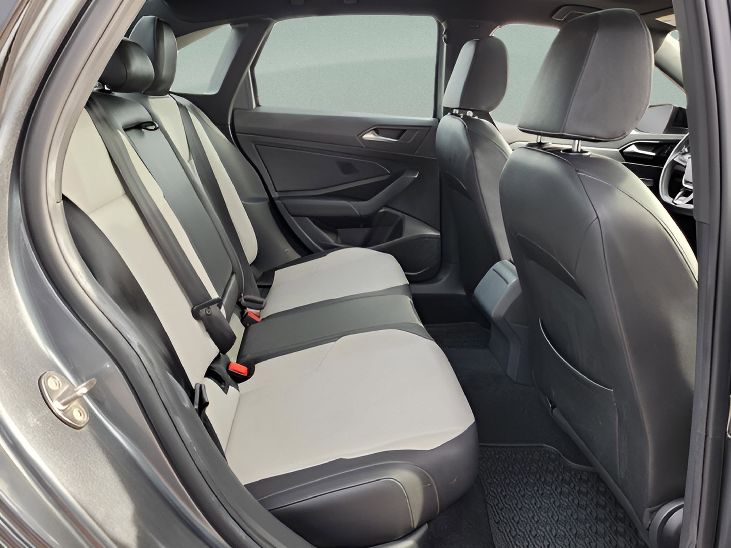 Used 2019 Volkswagen Jetta R-Line image 16