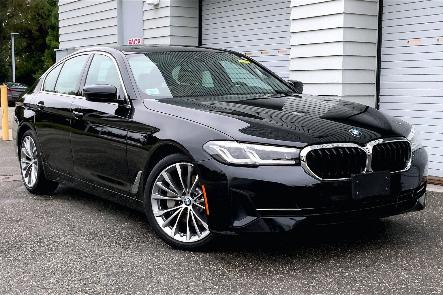 Used 2023 BMW 530i xDrive w/ Convenience Package AWD/4WD image 9
