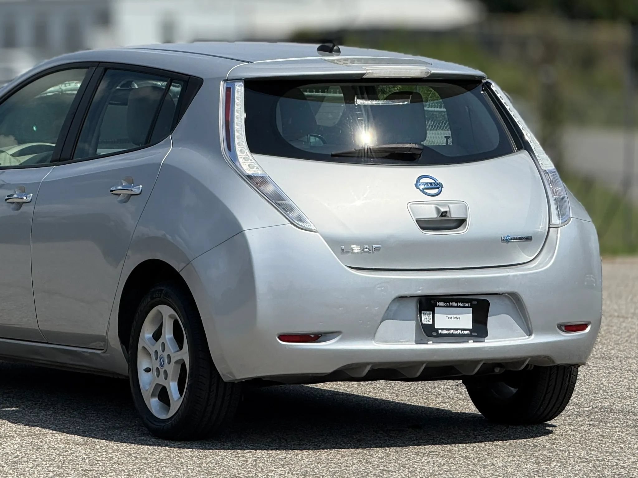 Used 2012 Nissan Leaf SL w/ Recycling/Organizational Pkg FWD image 15