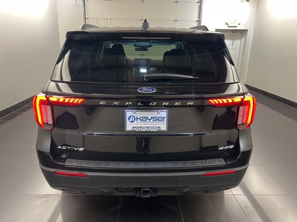 Used 2025 Ford Explorer Active image 5