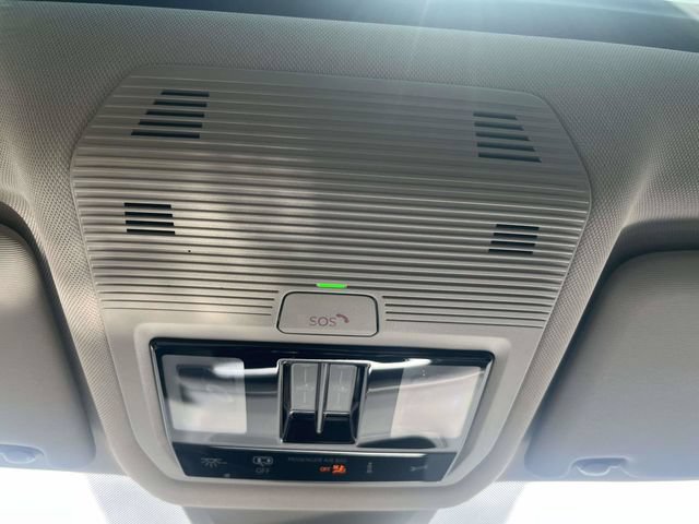 Used 2024 Volkswagen Atlas Peak Edition SE AWD/4WD image 34