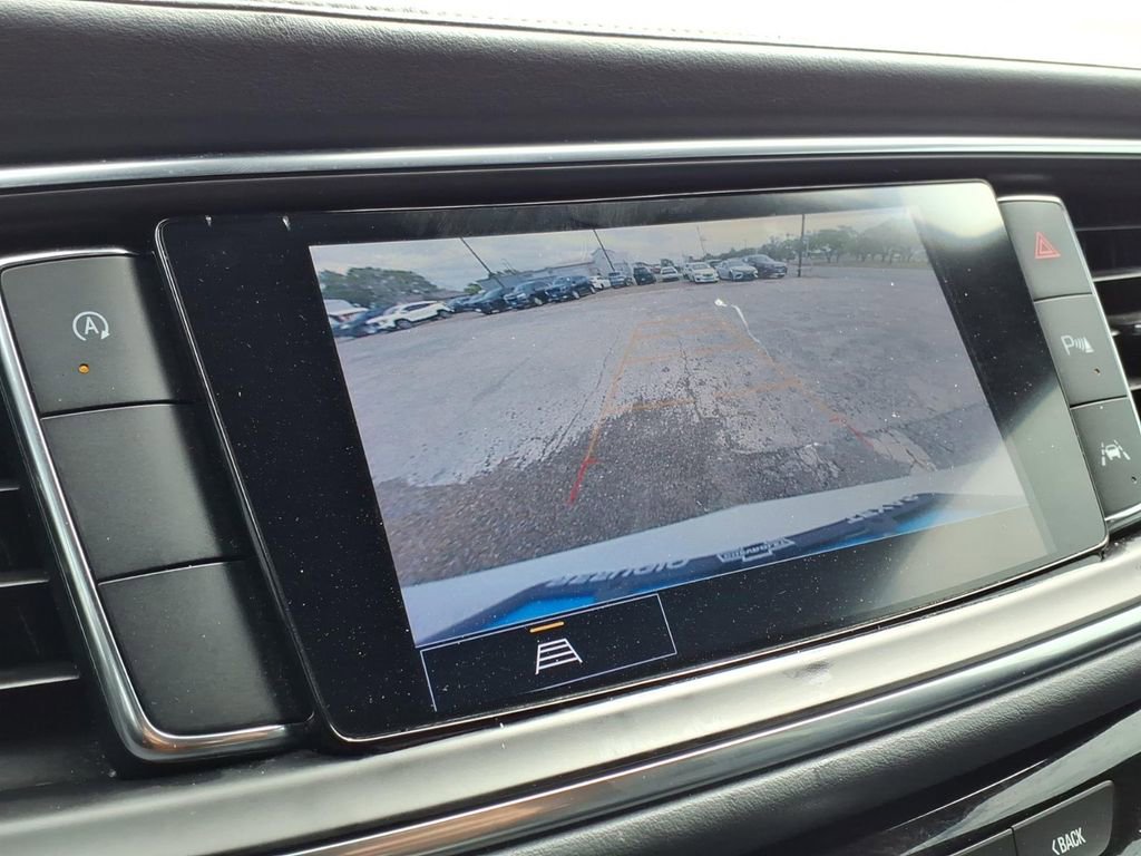 Used 2023 Buick Enclave Essence image 19