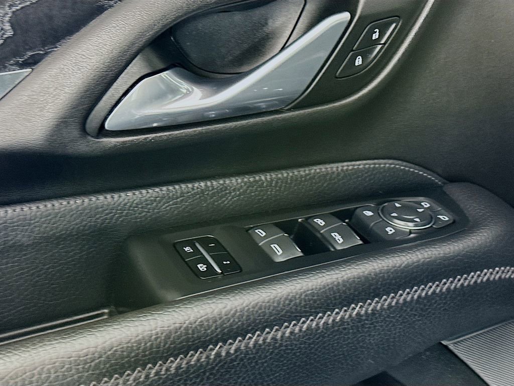 Used 2021 GMC Yukon XL Denali image 18