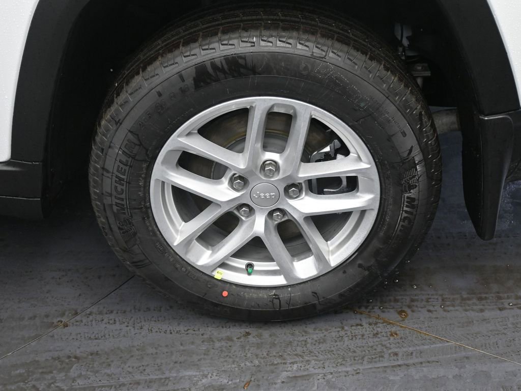 New 2026 Jeep Grand Cherokee L Laredo w/ Trailer Tow Package image 10