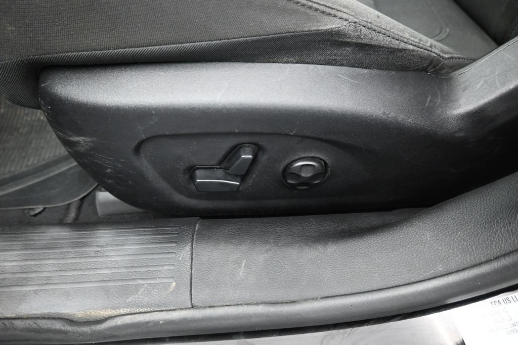 Used 2016 Chrysler 200 Limited w/ Anniversary Edition FWD image 25