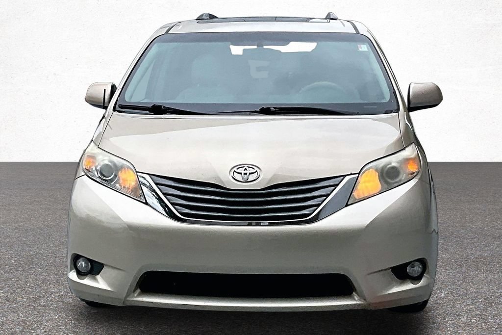 Used 2013 Toyota Sienna XLE FWD image 3