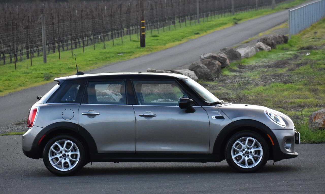 Used 2020 MINI Cooper 4-Door Hardtop image 8