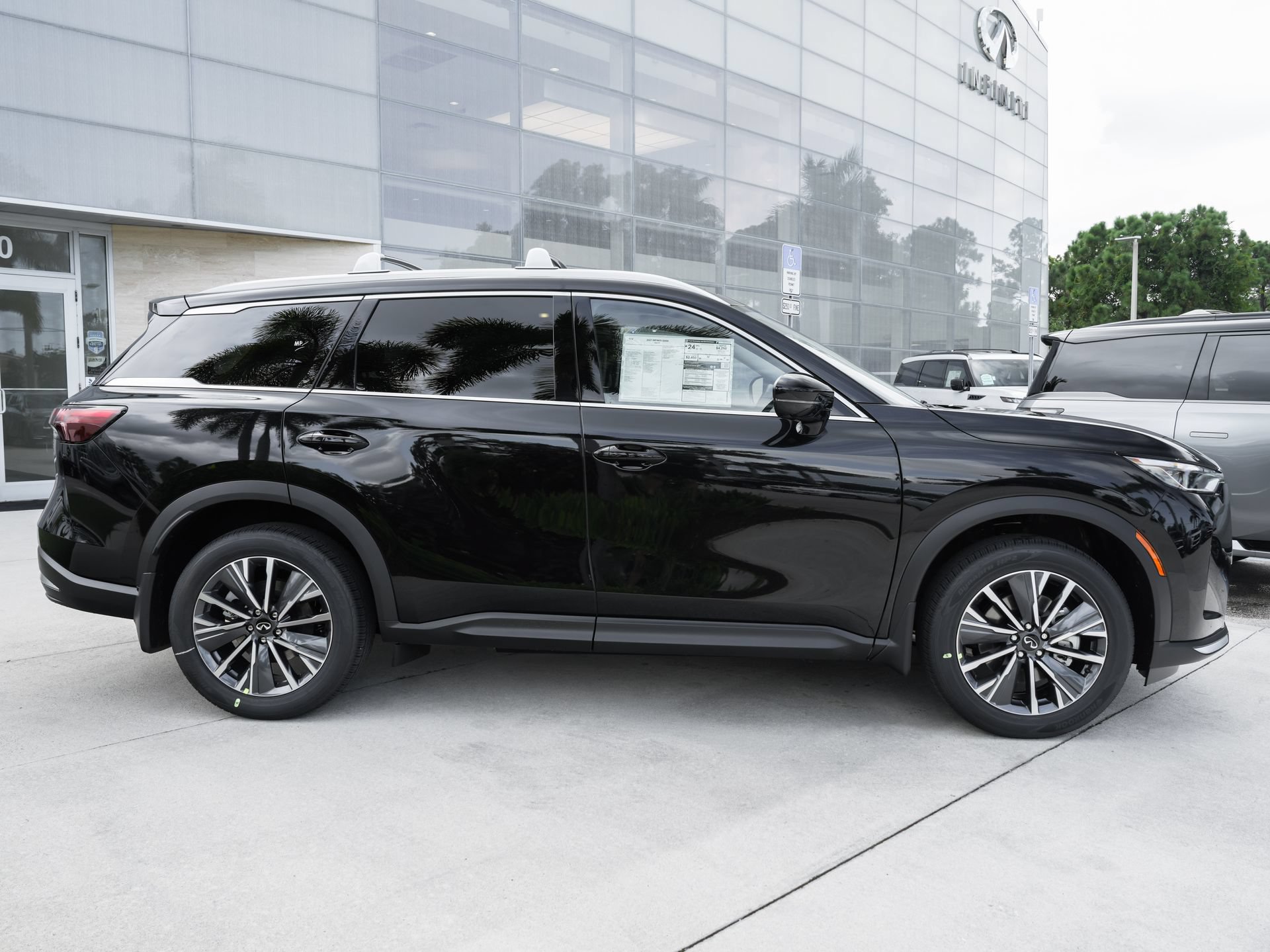 New 2027 INFINITI QX60 Luxe w/ Cargo Package FWD image 25