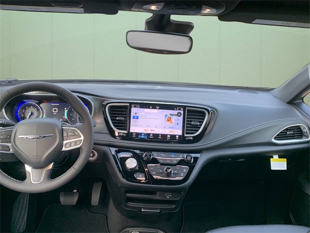 New 2026 Chrysler Pacifica Select image 24
