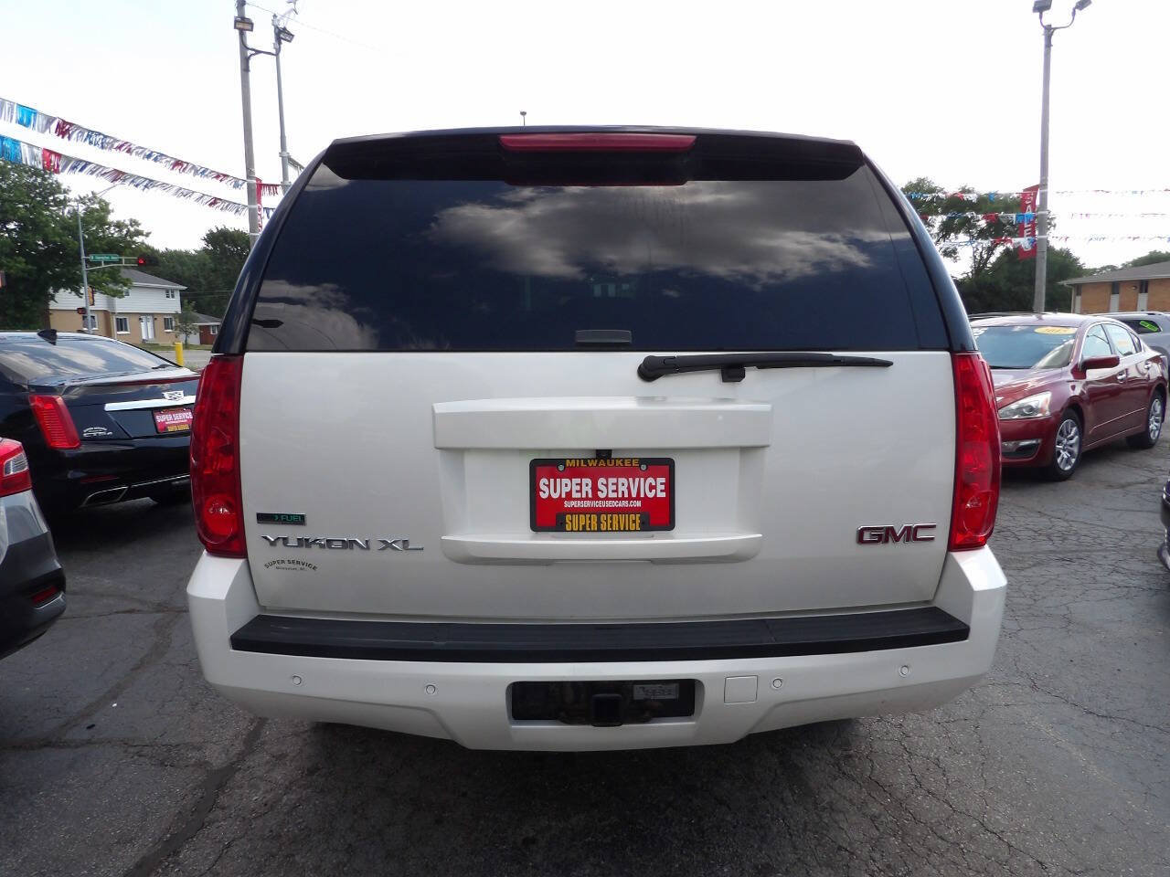 Used 2012 GMC Yukon XL SLT w/ SLT-2 Equipment Package AWD/4WD image 4