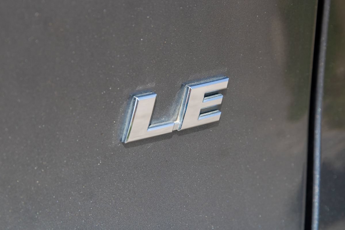 Used 2022 Toyota RAV4 LE FWD image 38