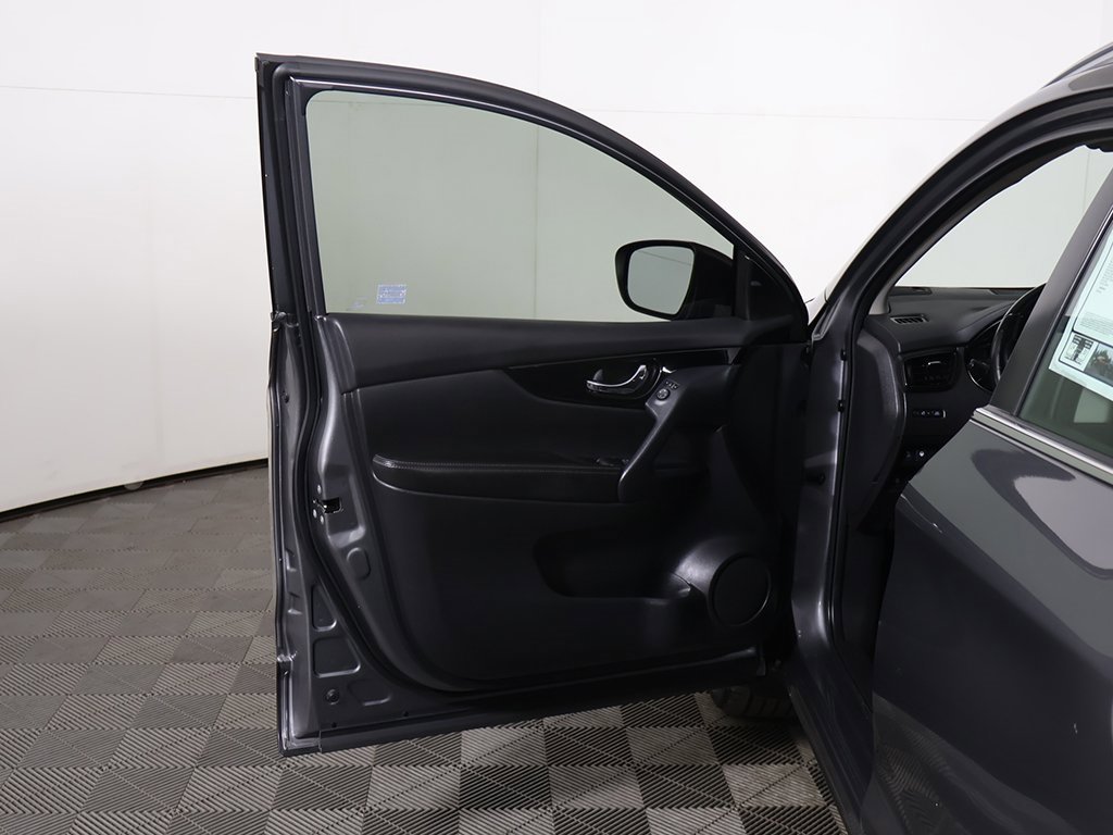 Used 2022 Nissan Rogue Sport SL image 19