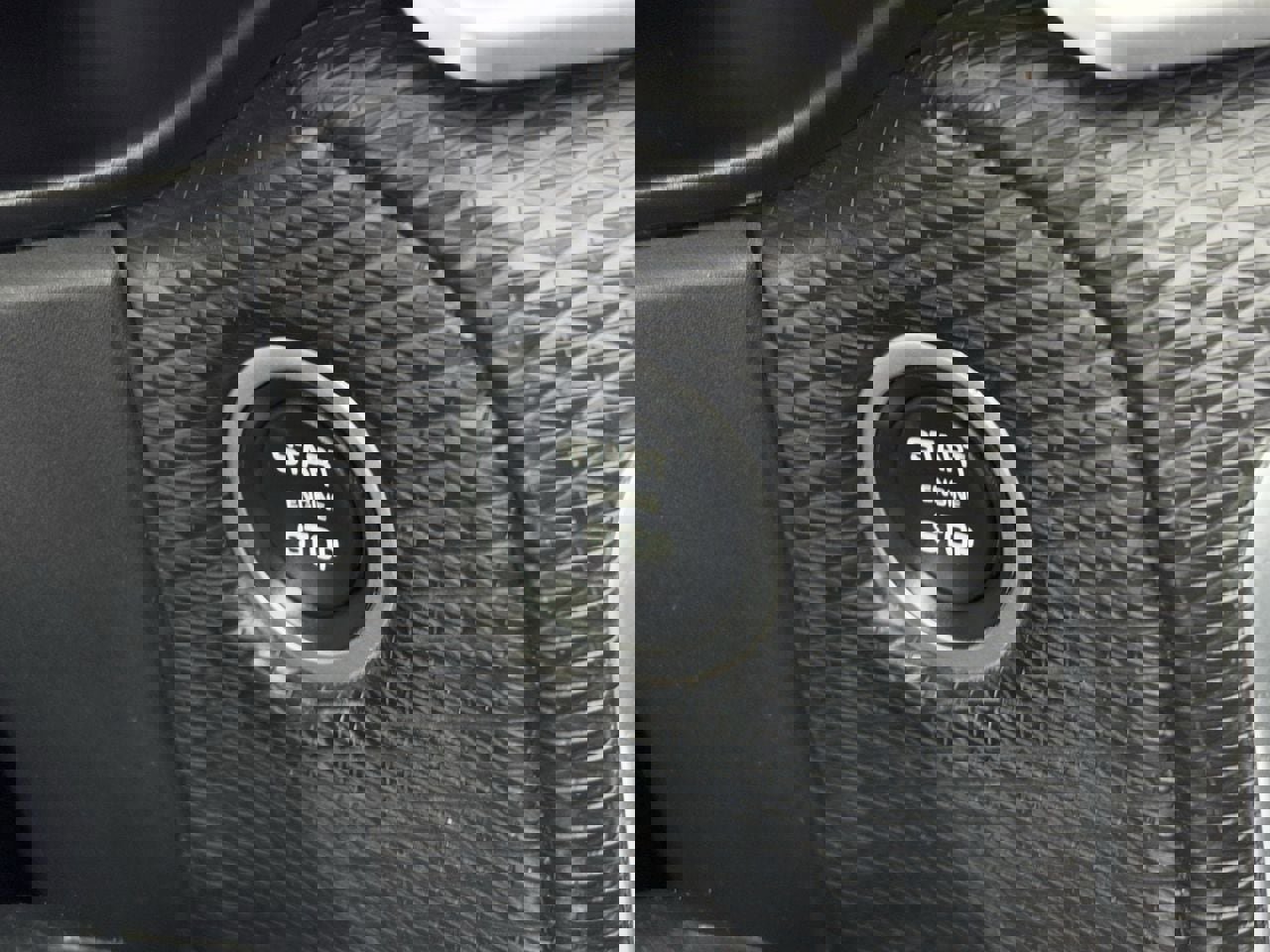 Used 2018 Land Rover Range Rover Velar S image 18