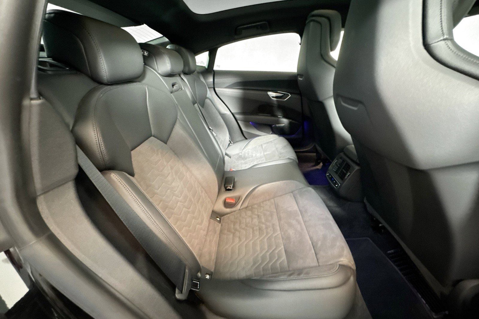 Used 2022 Audi e-tron GT Prestige w/ Prestige Package image 25