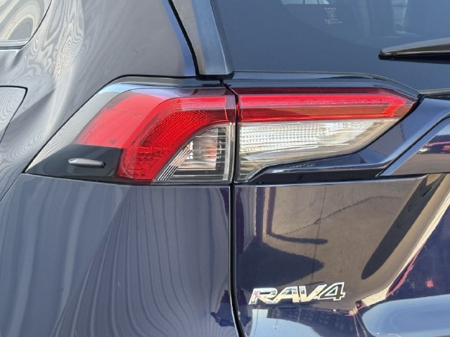 Used 2021 Toyota RAV4 XLE Premium AWD/4WD image 6