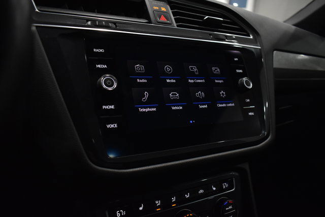 Used 2020 Volkswagen Tiguan SE R-Line image 21