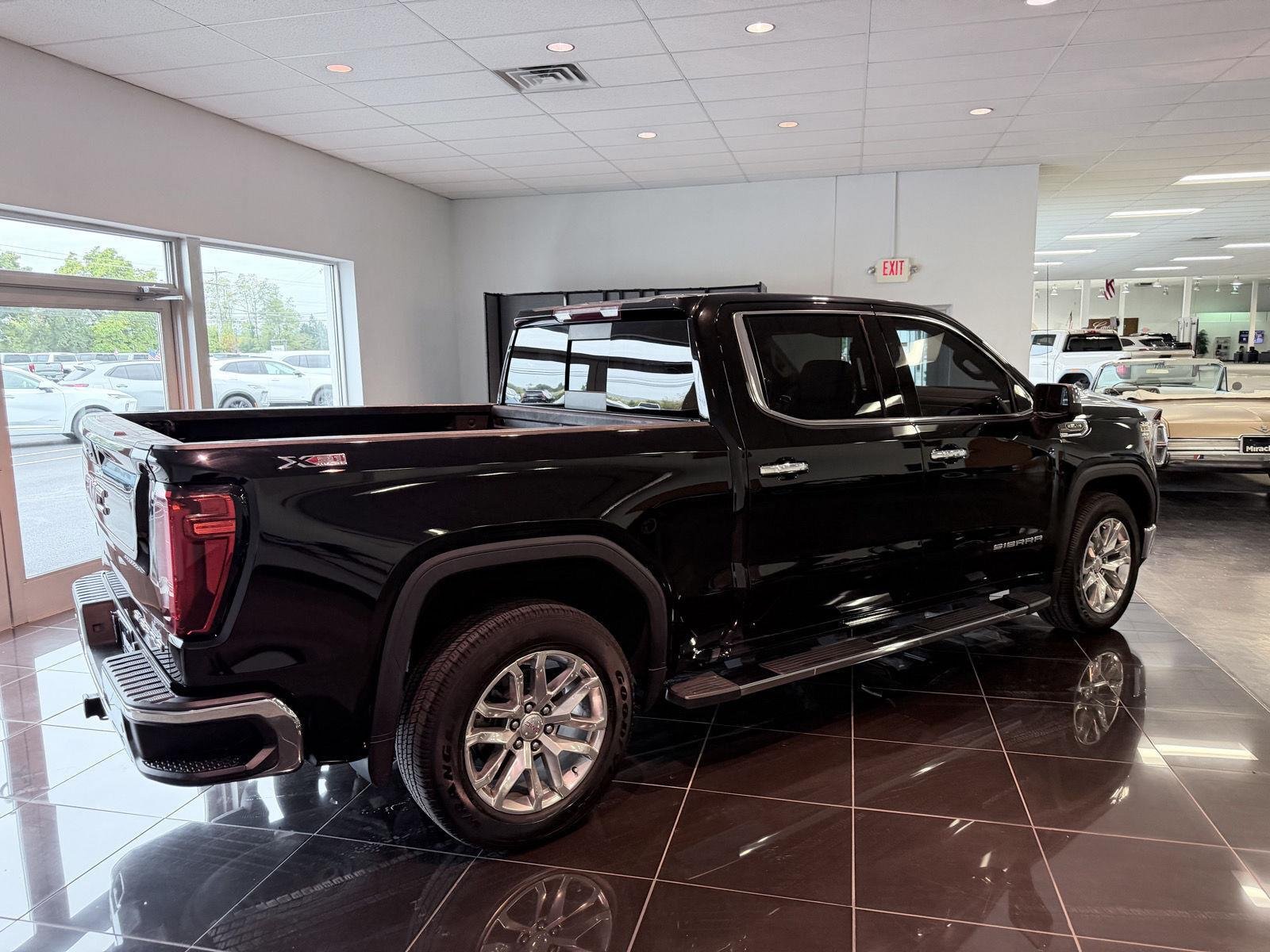 Used 2021 GMC Sierra 1500 SLT w/ SLT Premium Plus Package AWD/4WD image 11