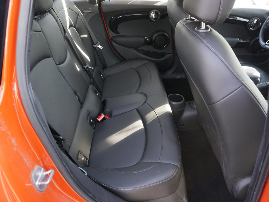 Used 2019 MINI Cooper 4-Door Hardtop image 12