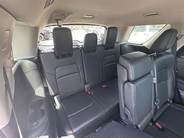 Used 2023 Nissan Pathfinder SL w/ Lighting Package (N92) FWD image 16