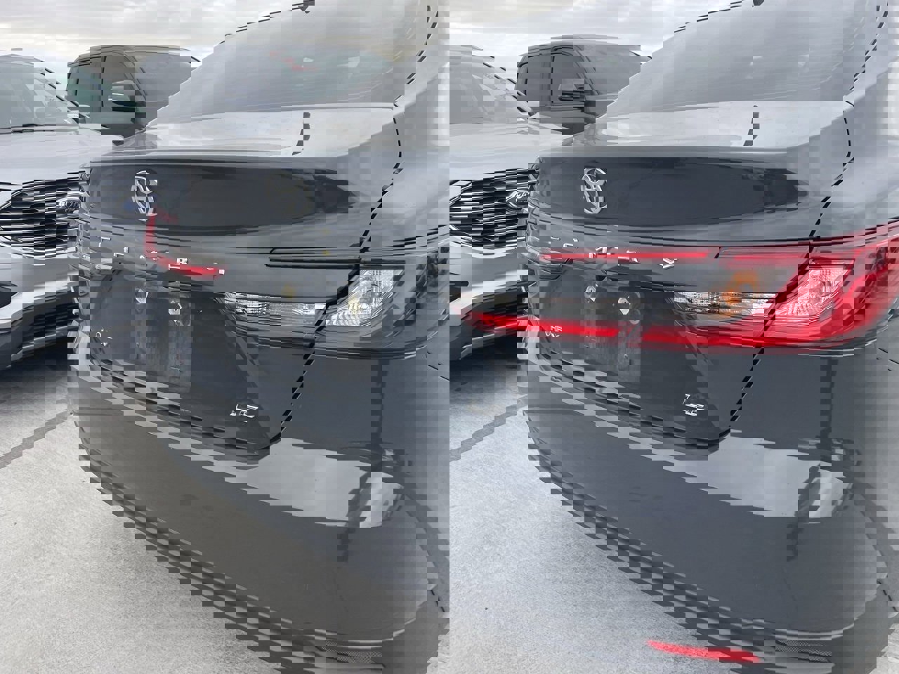 Used 2025 Toyota Camry LE image 4