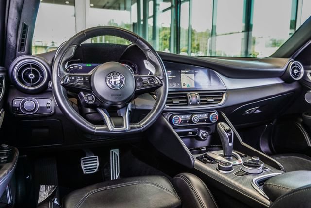 Used 2024 Alfa Romeo Giulia Veloce RWD image 17