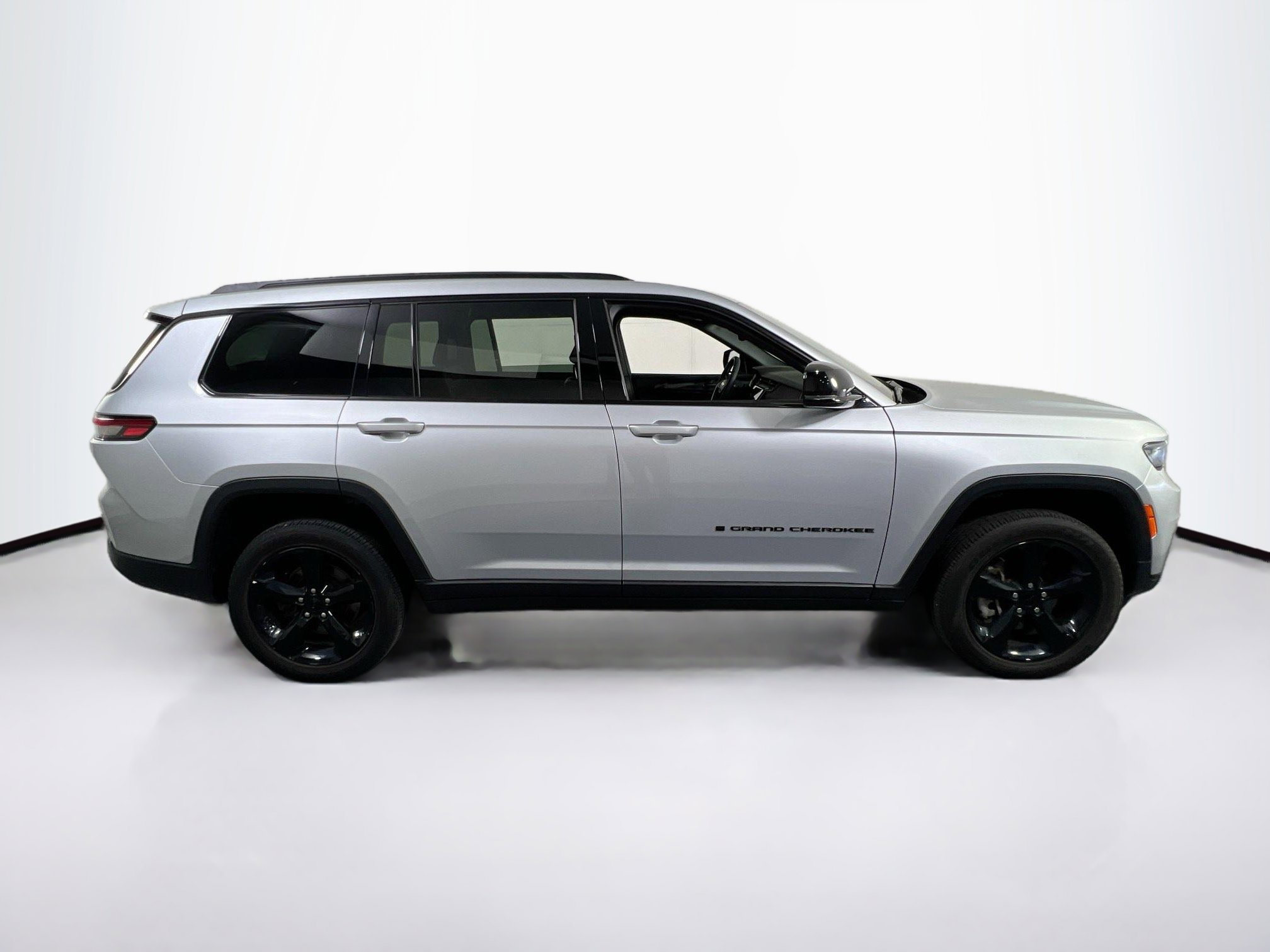 Used 2023 Jeep Grand Cherokee L Laredo AWD/4WD image 4