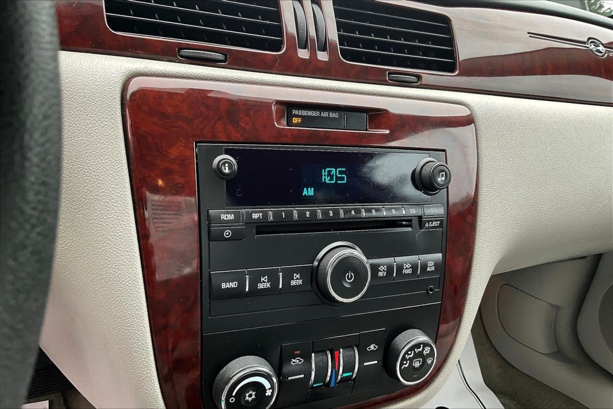 Used 2008 Chevrolet Impala LT FWD image 14
