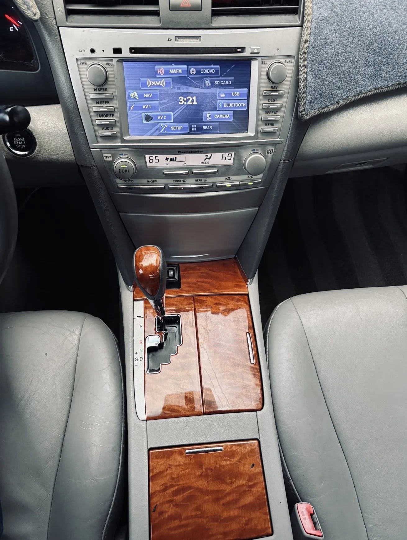 Used 2011 Toyota Camry XLE w/ XLE Extra-Value Pkg #1 image 4