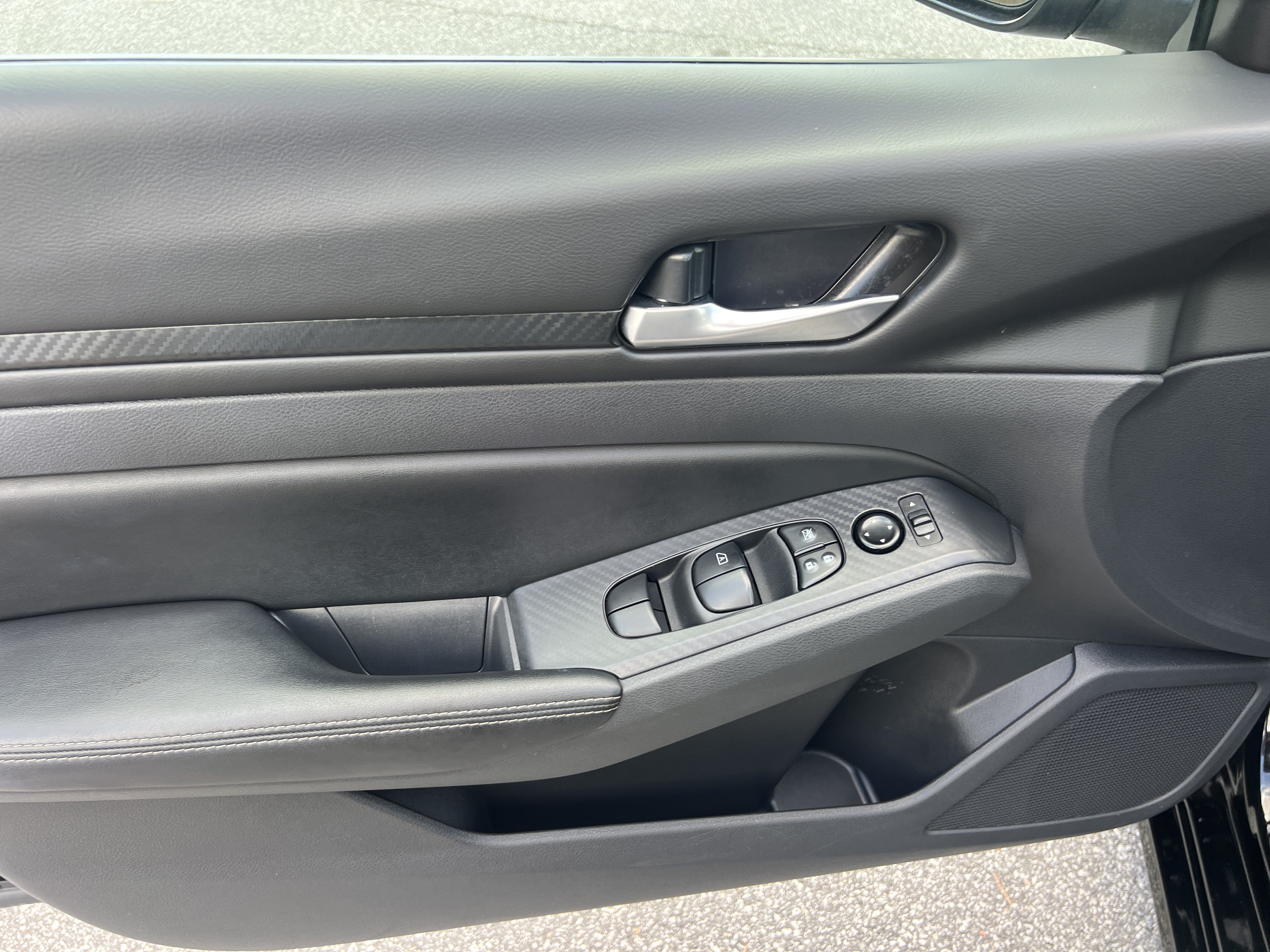 Used 2025 Nissan Altima 2.5 SV FWD image 13