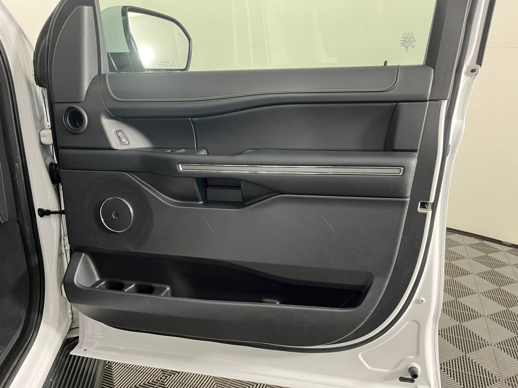 Used 2024 Ford Expedition XLT image 15