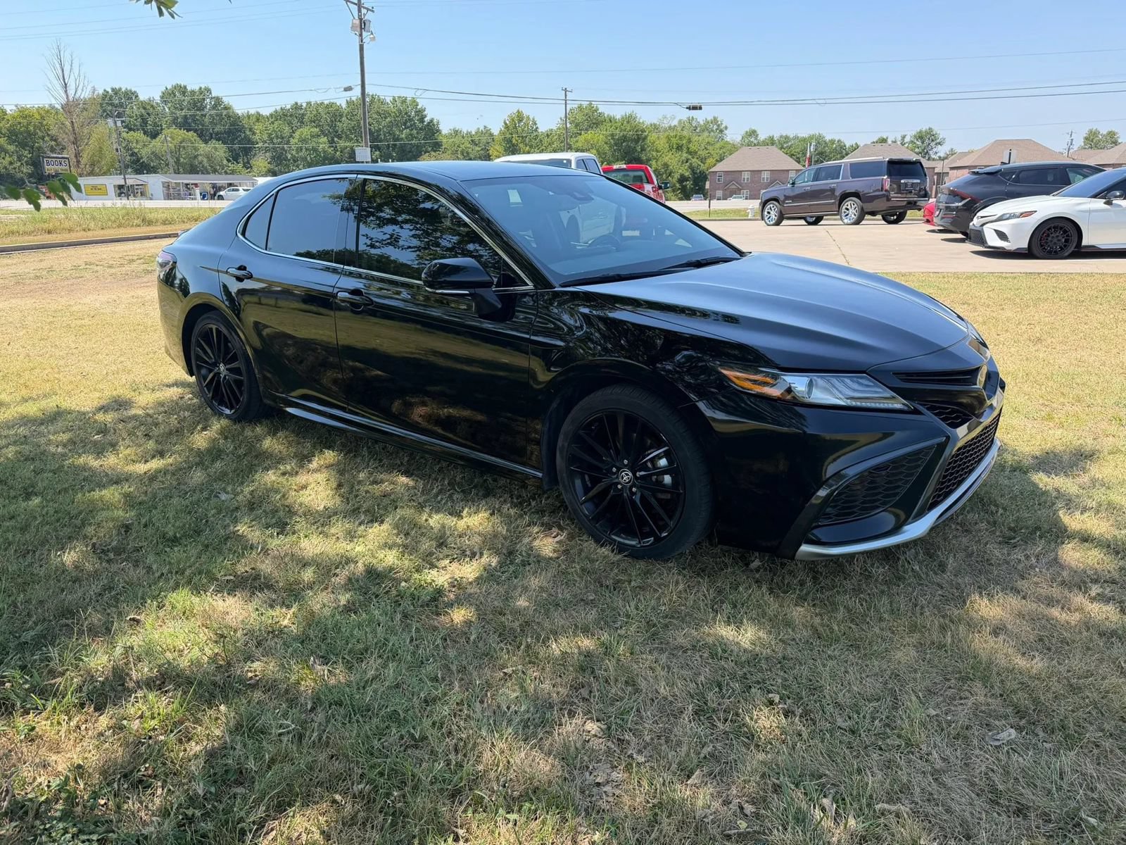 Used 2023 Toyota Camry XSE FWD image 3