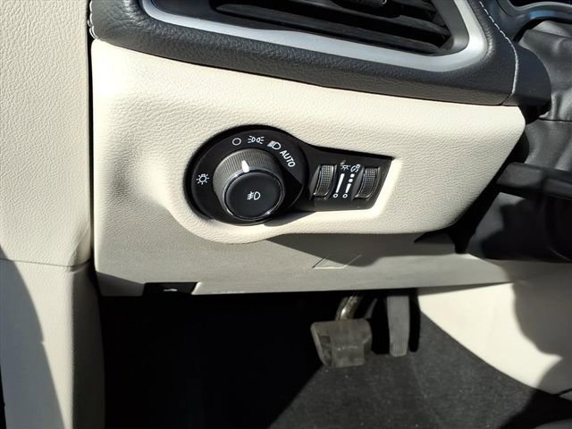 Used 2024 Chrysler Pacifica Limited FWD image 23