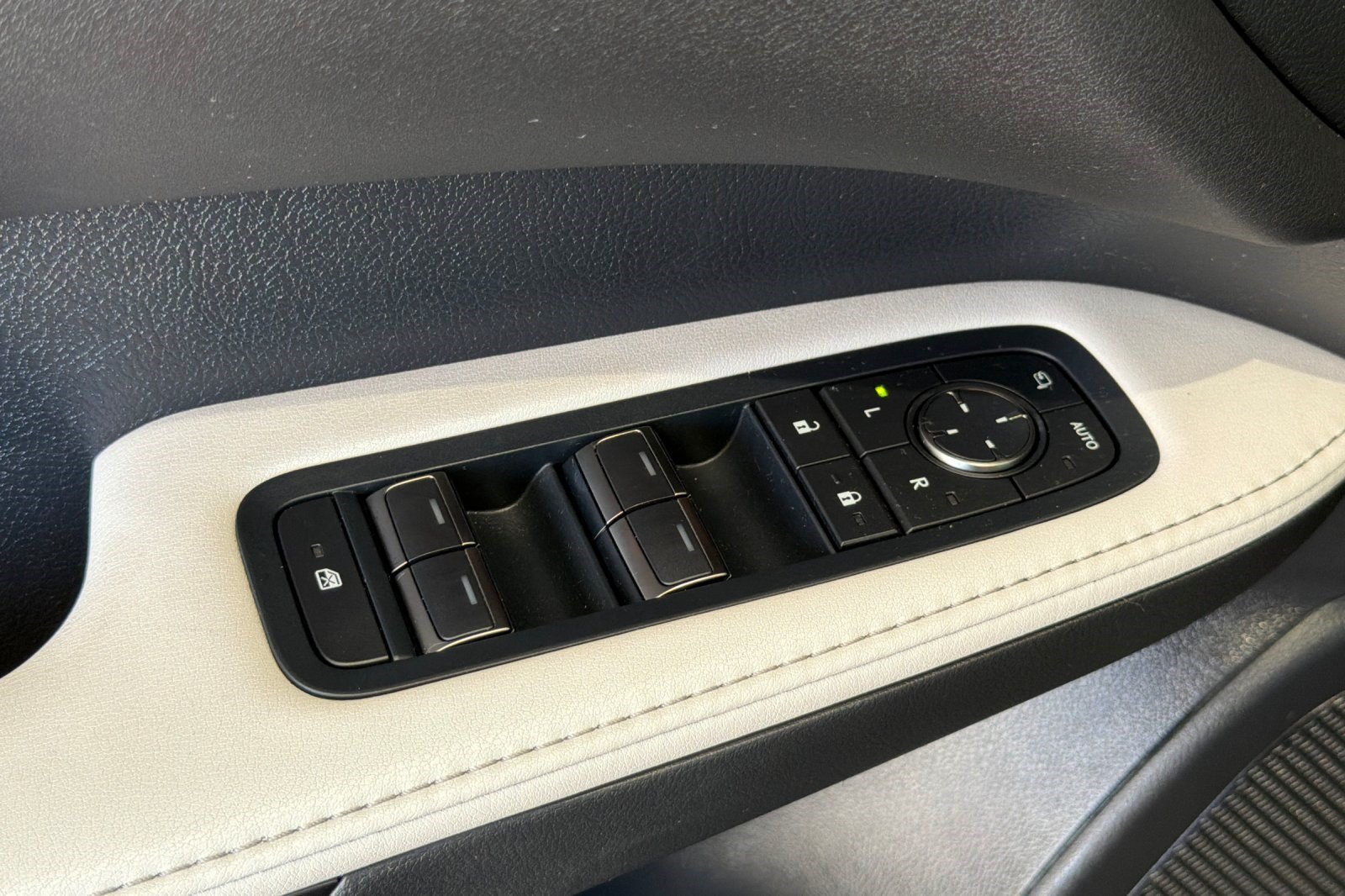 Used 2023 Lexus RX 350 w/ Cold Area Package AWD/4WD image 13