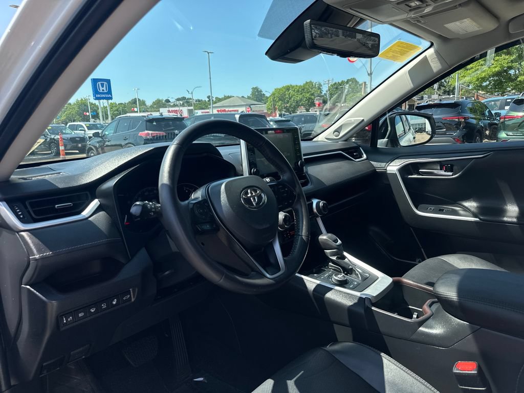Used 2022 Toyota RAV4 Limited AWD/4WD image 16