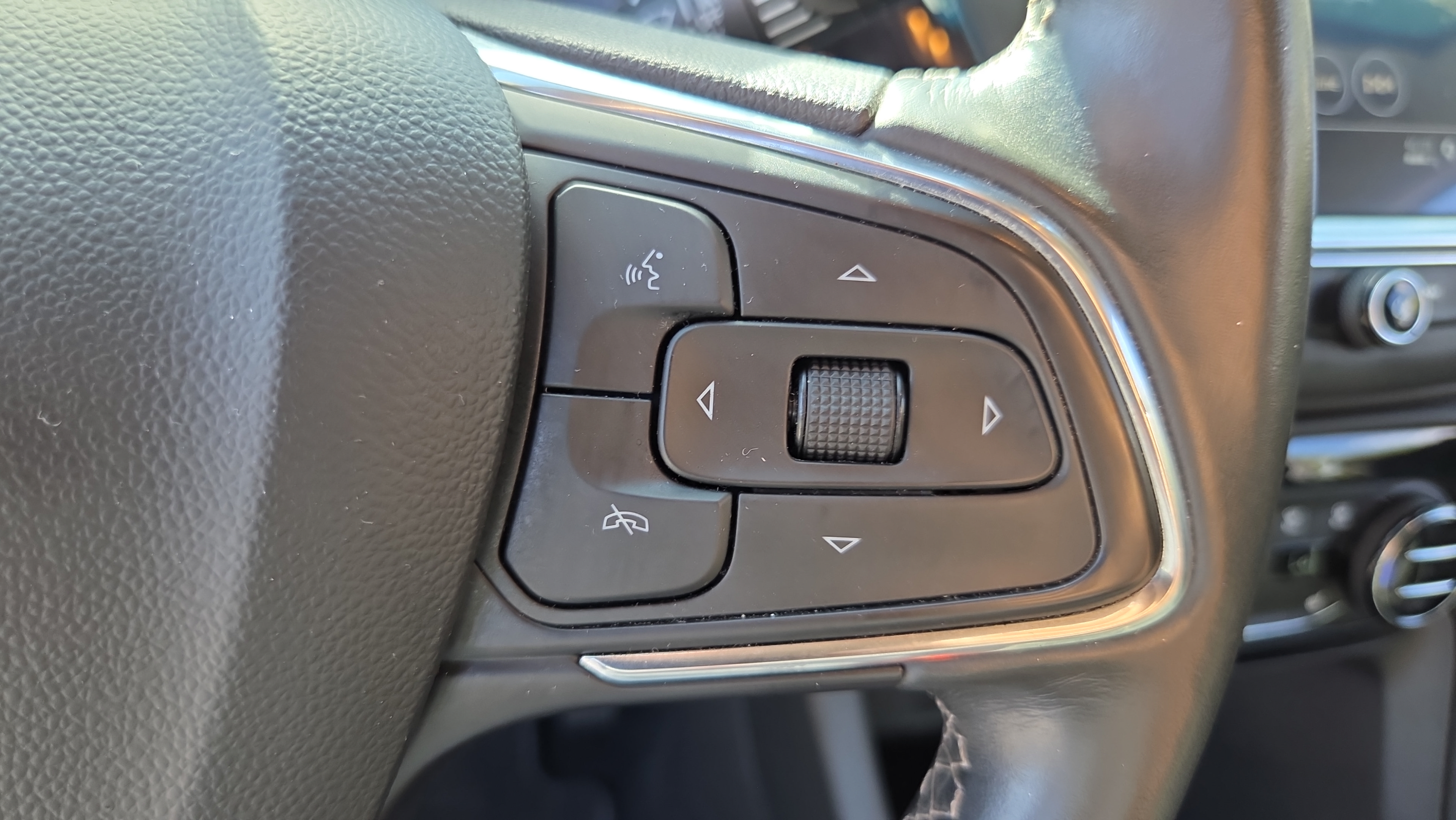 Certified 2023 Buick Encore GX Select w/ Sport Touring Package FWD image 25
