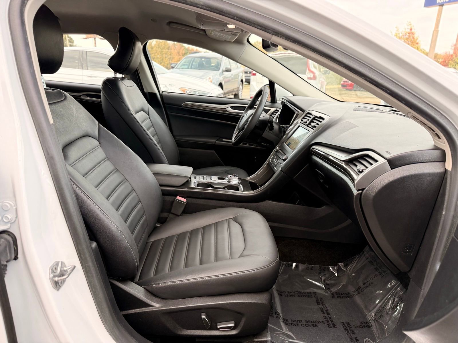 Used 2017 Ford Fusion SE w/ Equipment Group 602A FWD image 20