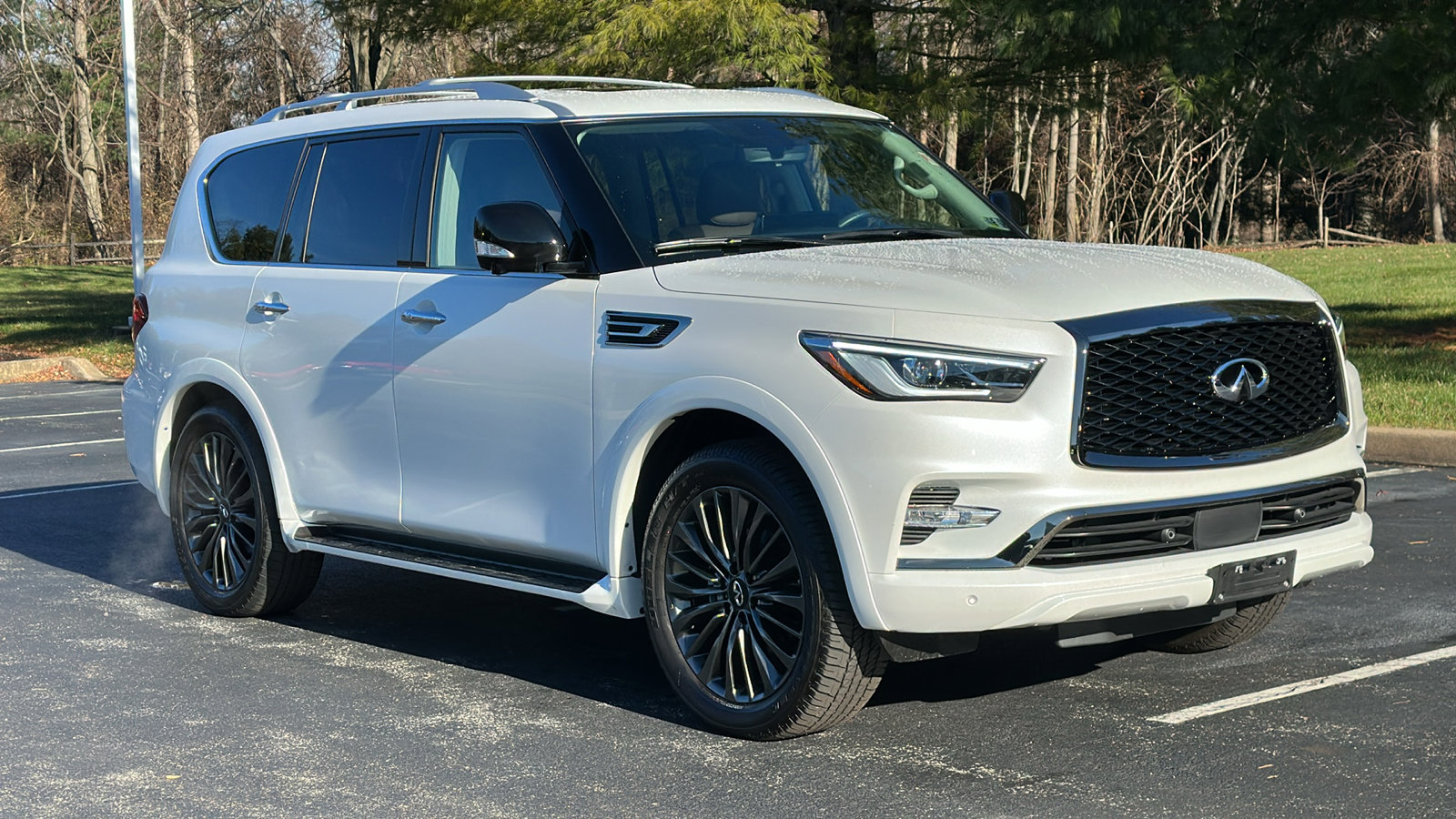 Certified 2024 INFINITI QX80 Premium Select w/ Cargo Package image 2