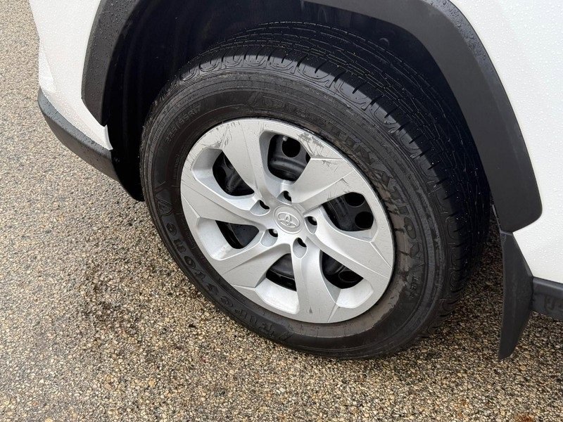 Used 2024 Toyota RAV4 LE image 10