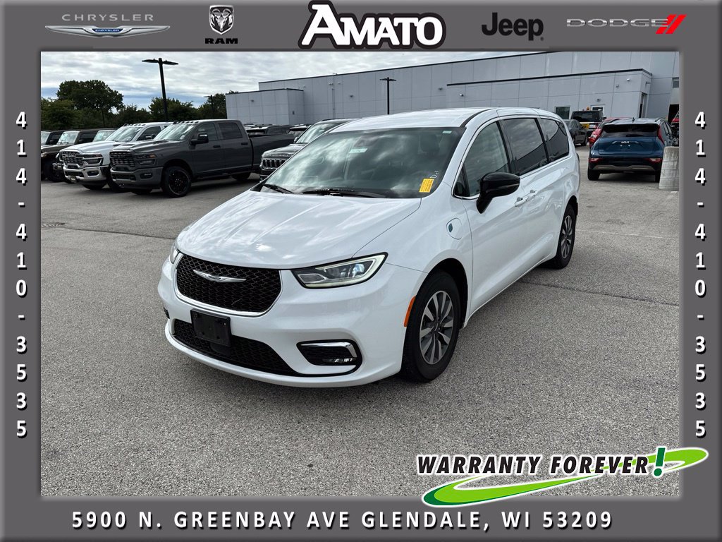 Used 2024 Chrysler Pacifica Limited FWD image 1