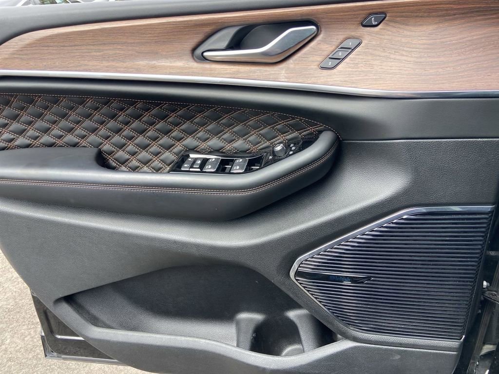 Used 2023 Jeep Grand Cherokee L Summit w/ Advanced Protech Group IV AWD/4WD image 19