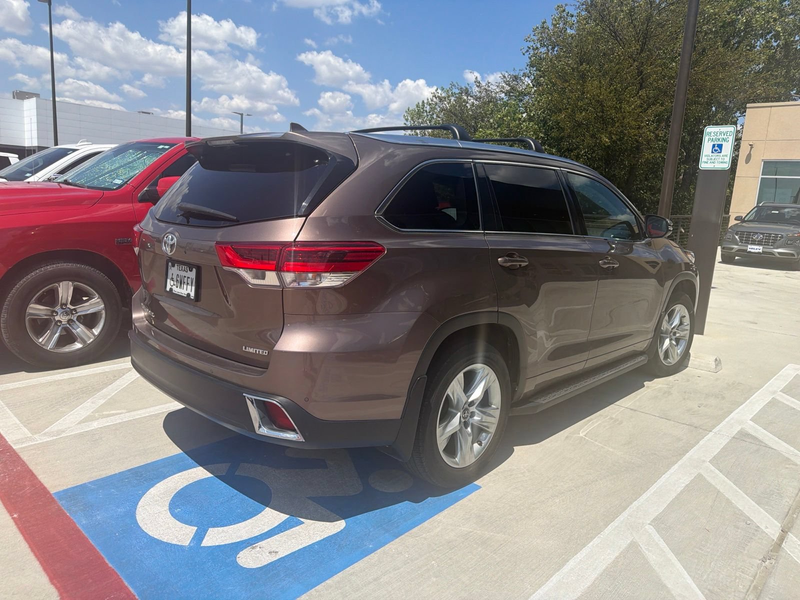 Used 2018 Toyota Highlander Limited FWD image 4