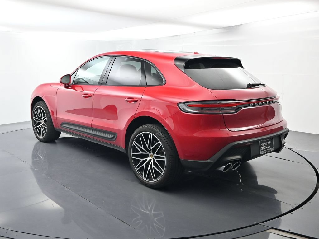 Certified 2025 Porsche Macan AWD/4WD image 3