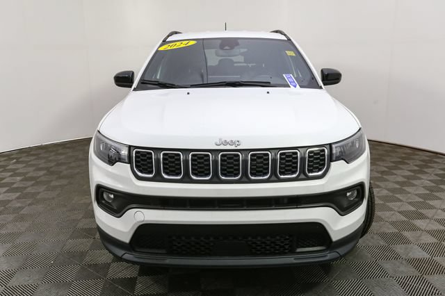 Used 2024 Jeep Compass Latitude AWD/4WD image 4