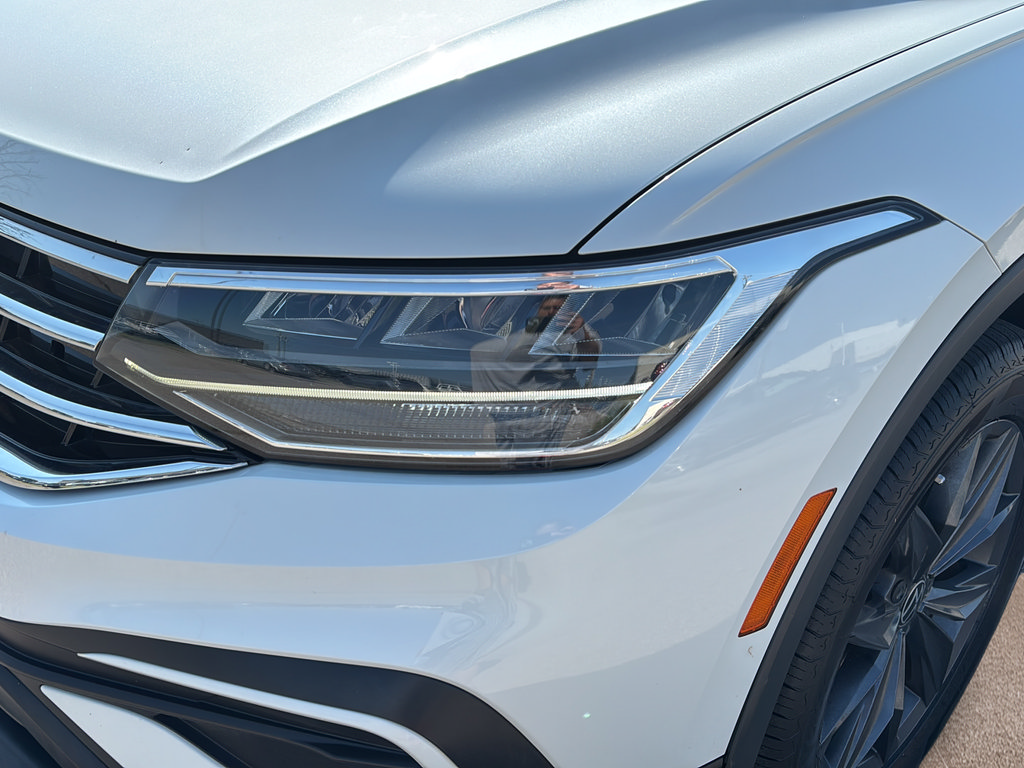 Certified 2023 Volkswagen Tiguan SE FWD image 28
