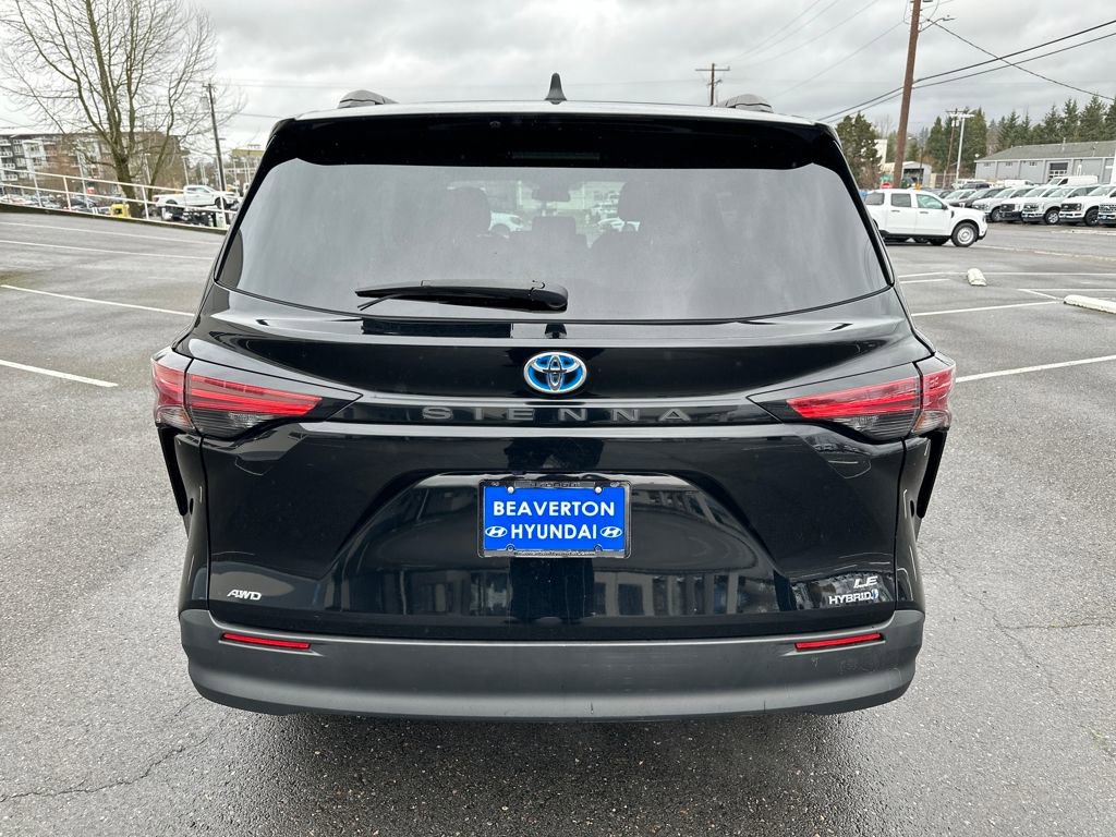 Used 2021 Toyota Sienna LE image 5