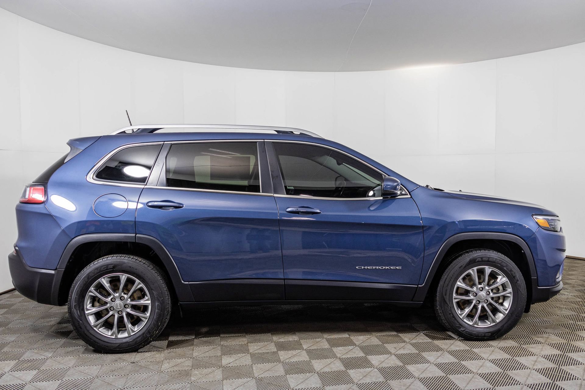 Used 2021 Jeep Cherokee Latitude Plus image 13