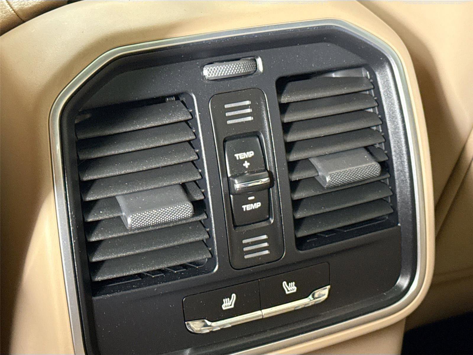 Used 2024 Porsche Macan T w/ Premium Plus Package image 34