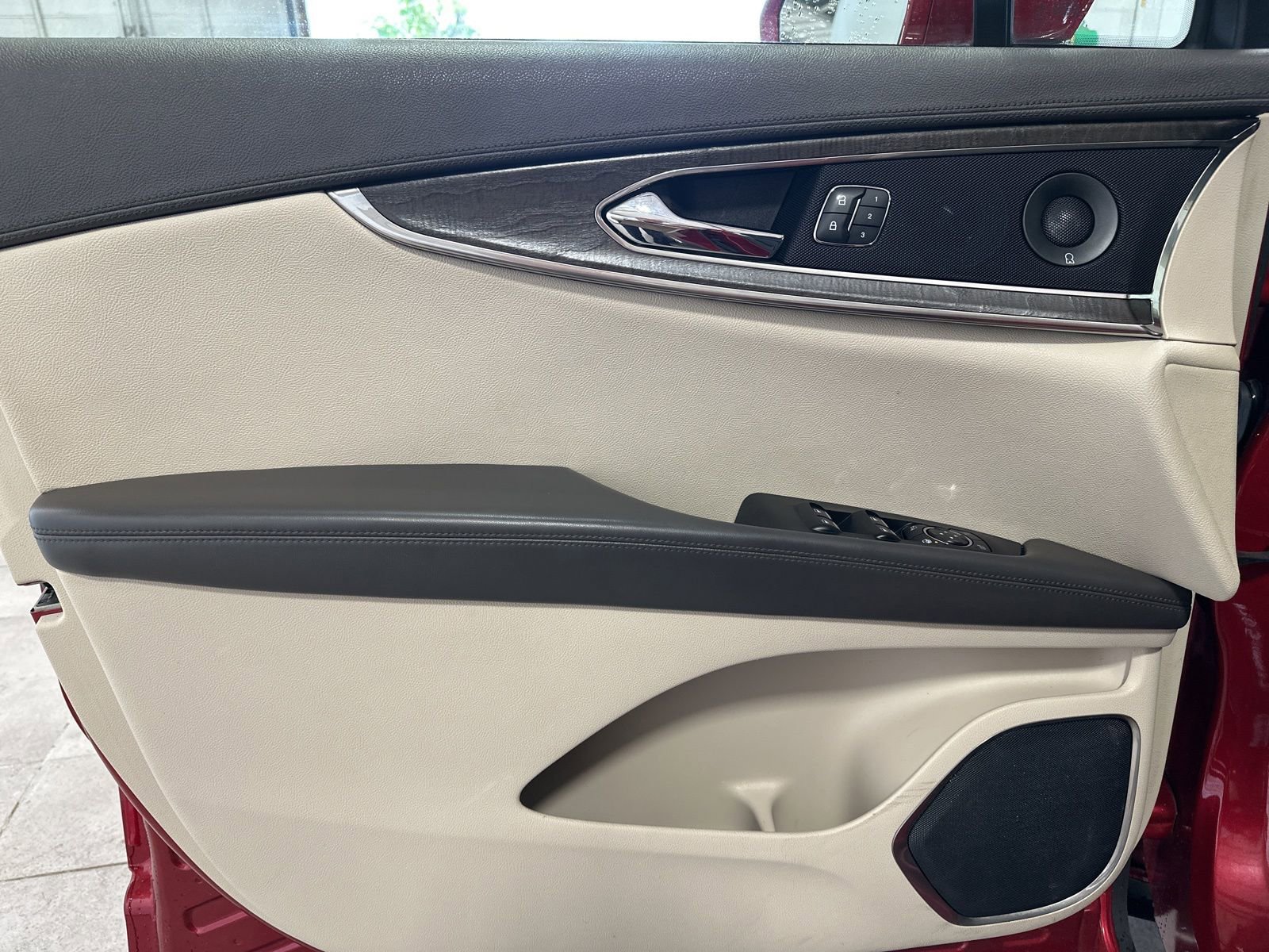 Used 2020 Lincoln Nautilus Reserve image 17