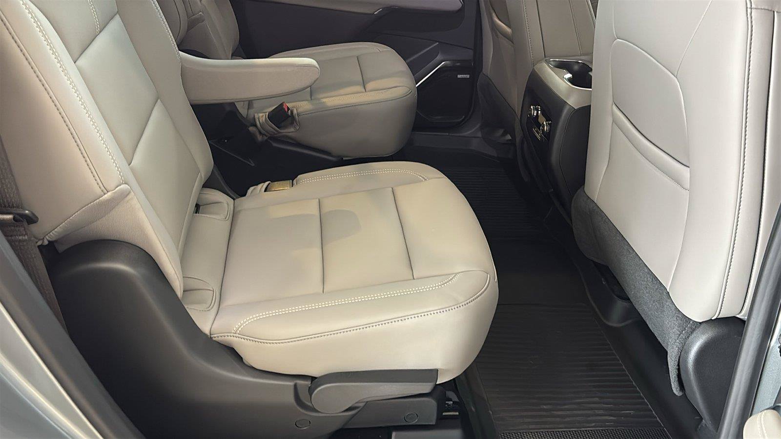New 2026 GMC Acadia Elevation w/ Elevation Premium Package FWD image 18