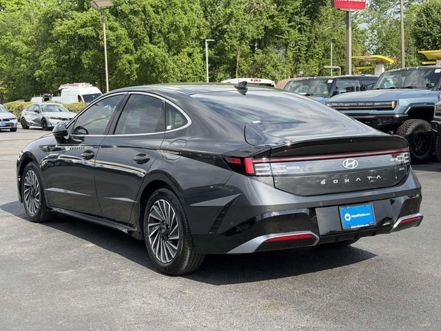 Used 2025 Hyundai Sonata Limited FWD image 3